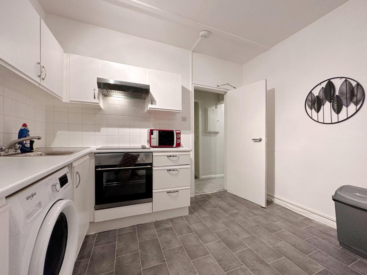 Zoey Place Near Thames River - 2 Double Beds, 1 Single Bed, Spacious, Ideal For Families Londres Exterior foto